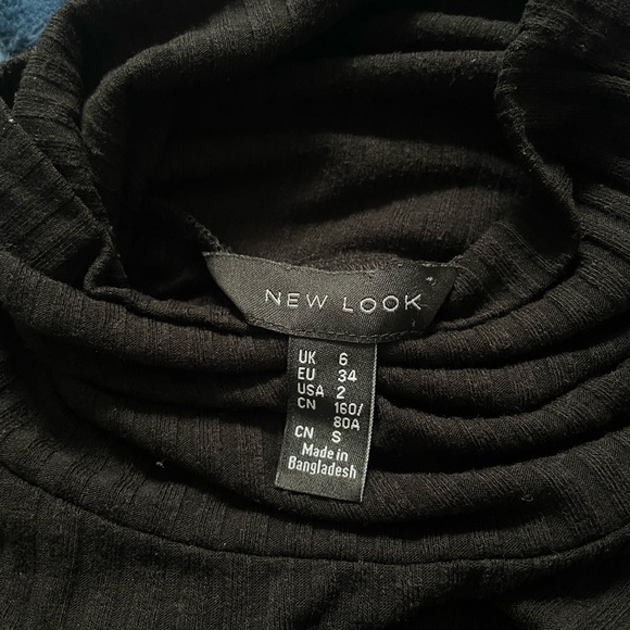 black turtlneck with details - Picture 2 of 2